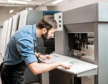 新加坡印刷廠(chǎng)技術(shù)員